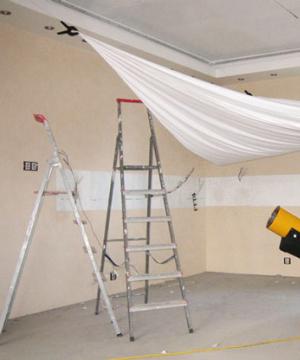 Truco de vida: qué hacer primero, papel tapiz o techo suspendido Estirar el techo o colgar papel tapiz