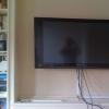 Как правилно да окачите телевизор на стената: височина и методи за монтаж, препоръки