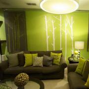 غرفة المعيشة بالألوان الخضراء: الشغب الخيالي أو الاختيار المختص